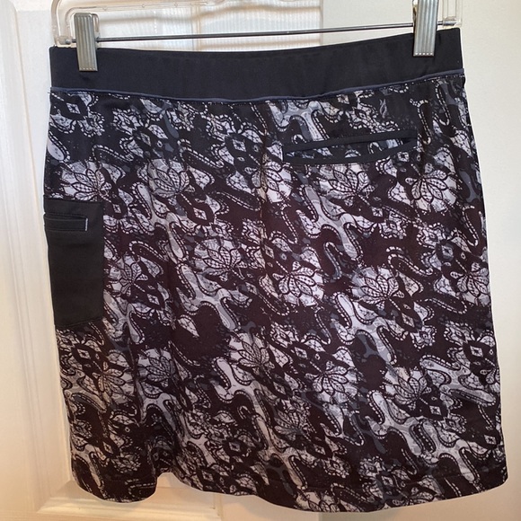 Nancy Lopez Golf Skort Size Small - Picture 2 of 3